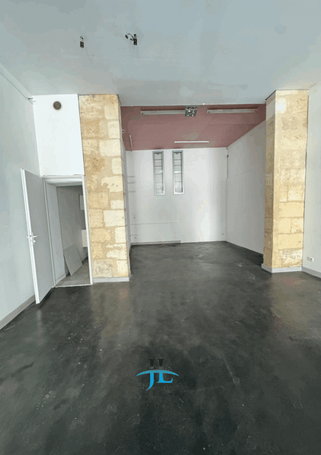 Local commercial à louer 70m2 Cours du Chapeau Rouge