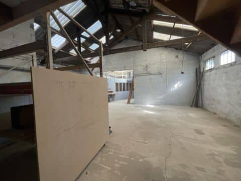 À VENDRE – BÂTIMENT INDUSTRIEL 435 m² – BÈGLES, SECTEUR ROUTE DE TOULOUSE