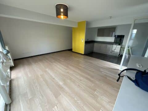 Local professionnel – 95 m² – LORMONT (33310)