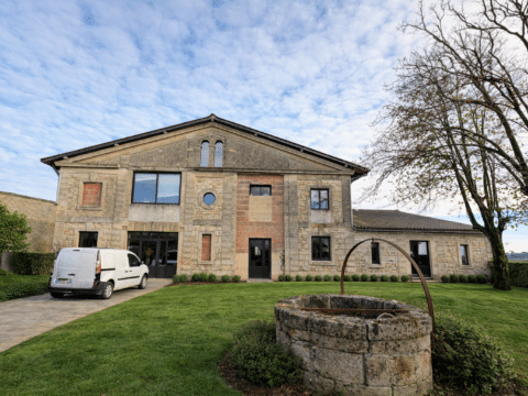 Ancien chai à rénover.