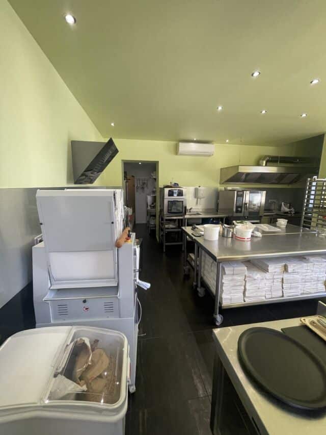 Fonds de Commerce de petite restauration Rue Fondaudege idéal pour une Boulangerie ou Traiteur
