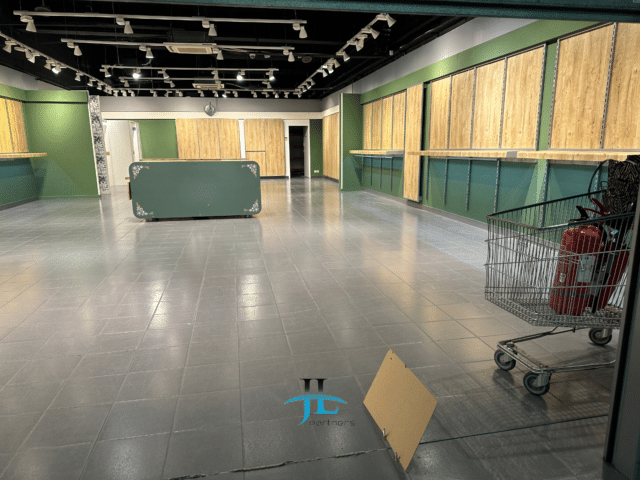 Local commercial 180m2 Galerie Marchande Auchan Villenave d’Ornon