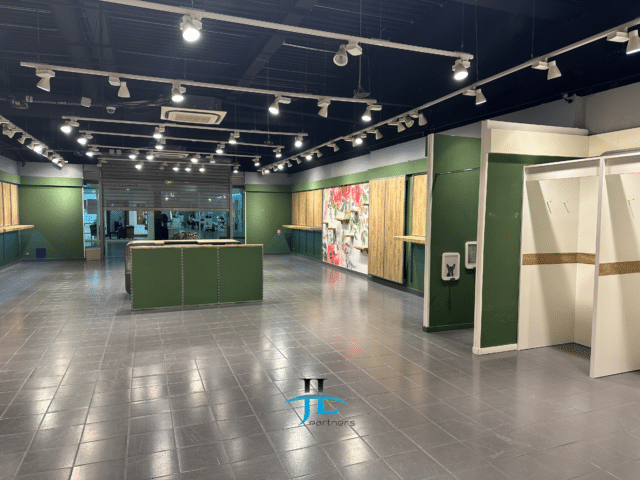 Local commercial 180m2 Galerie Marchande Auchan Villenave d’Ornon