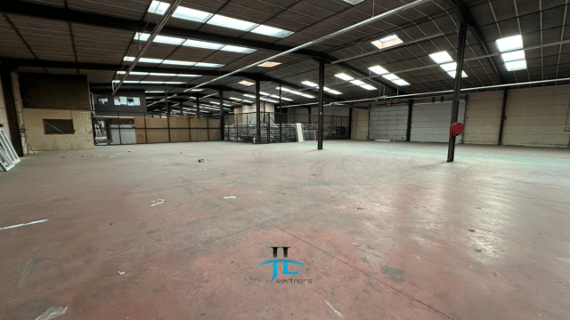 Location local d’activité 1900m2 Mérignac Rocade