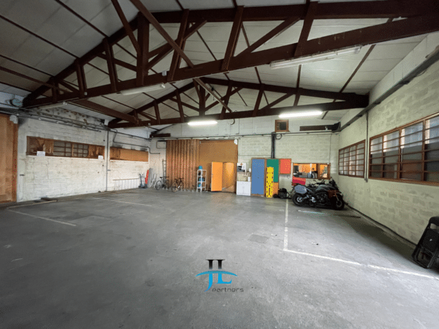 Local commercial 800m2 à vendre Bègles