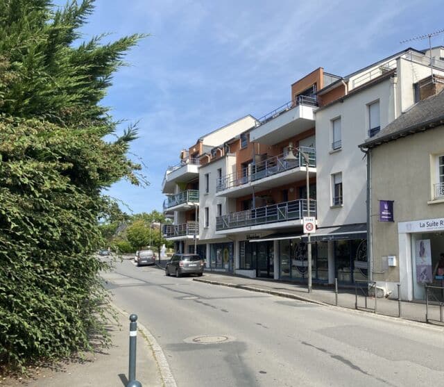 LOCAL COMMERCIAL CENTRE BOURG