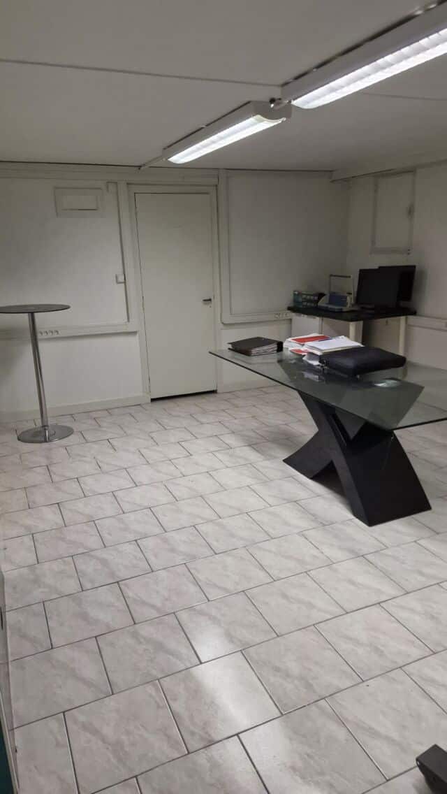 À LOUER – LOCAL COMMERCIAL / BUREAUX – 40 m² + CAVE AMÉNAGÉE – EMPLACEMENT IDÉAL