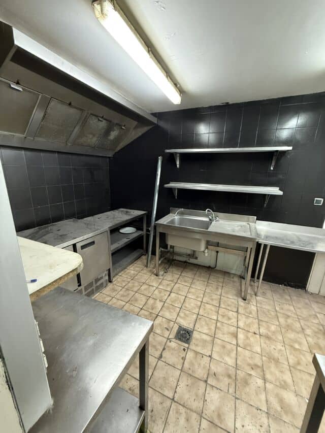 Location d’un local de 190m2 idéal pour restauration à Cauderan