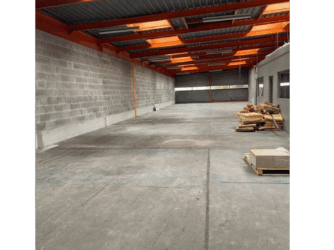 Location entrepôt et bureaux de 440m2 à Pessac