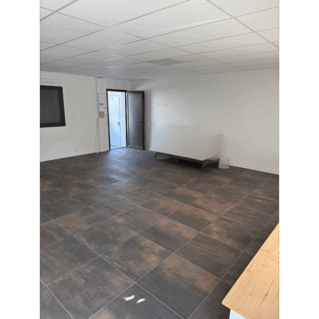 Locaux commerciaux loué 163m2 Léognan