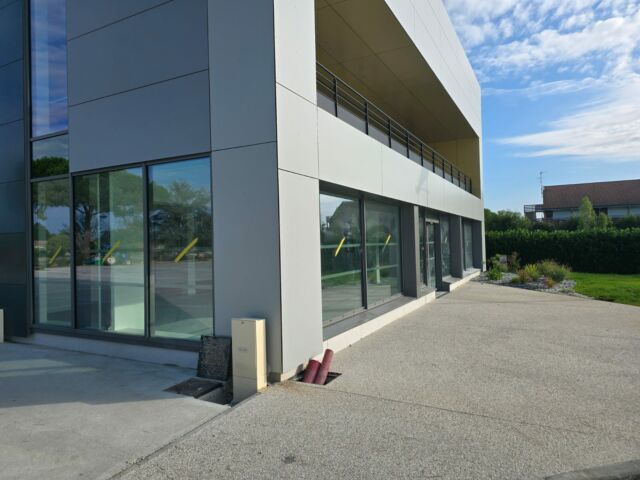 A vendre Local commercial + stockage Marmande zone commerciale Leclerc