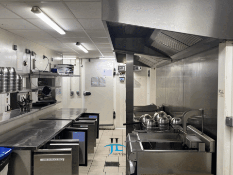 Local commercial 500m2 Zone Commerciale Le Haillan