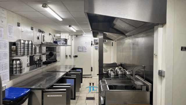 Local commercial 500m2 Zone Commerciale Le Haillan