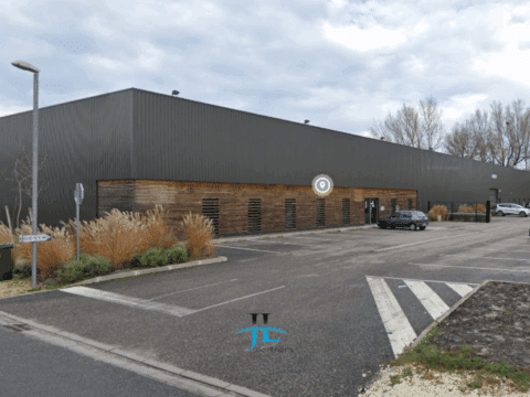 Local commercial 700m2 à louer Mérignac proche rocade