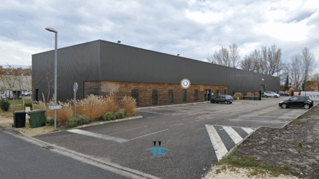 Local commercial 700m2 à louer Mérignac proche rocade