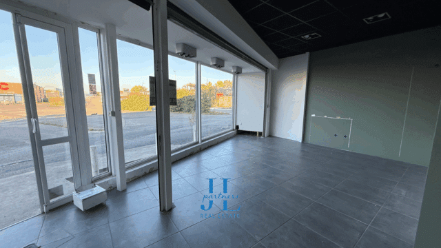Local commercial 400m2 à louer Zone Commerciale Mérignac Soleil