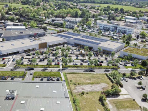 À LOUER – Local commercial 688 m² + terrasse 90 m² – Gradignan