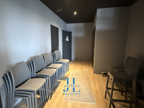À LOUER – Local commercial 450 m² R+1 ERP – Mérignac Soleil