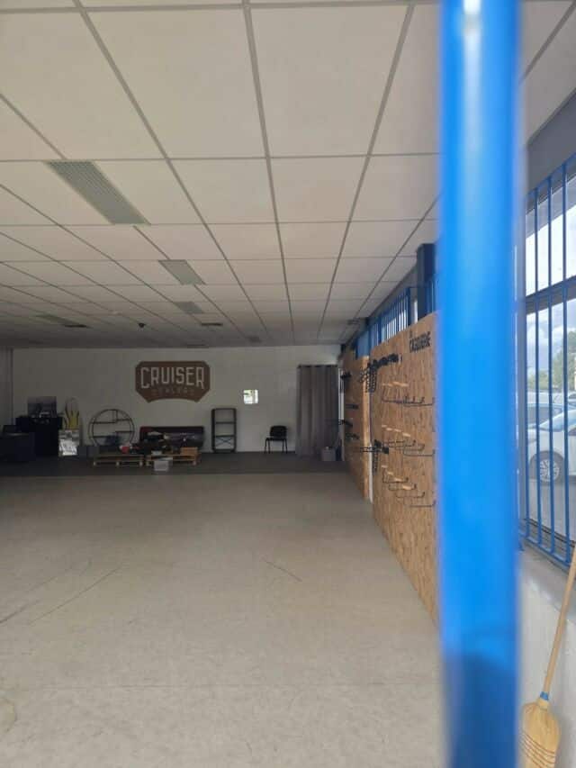 Local d’activité ou entrepôt à louer – Environ 200 m² – Emplacement stratégique