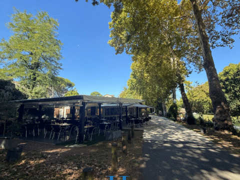 À VENDRE – Fonds de commerce Restaurant Licence 4 – Bord du Canal du Midi – Sud-Gironde
