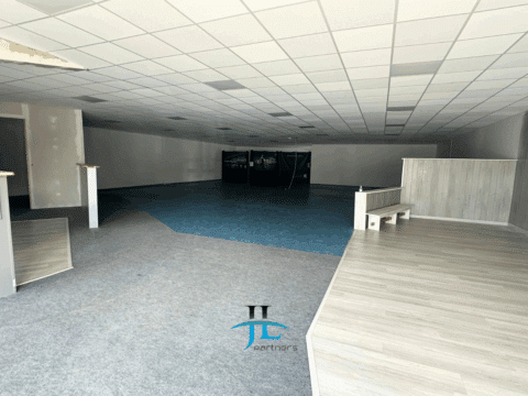 Local commercial 390m2 à louer Langon Emplacement N°1