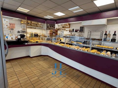 Fonds de commerce Boulangerie-Pâtisserie 318m2 + 94m2 logement Coutras