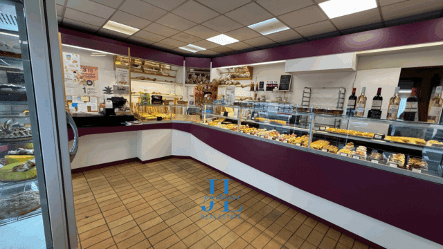 Fonds de commerce Boulangerie-Pâtisserie 318m2 + 94m2 logement Coutras