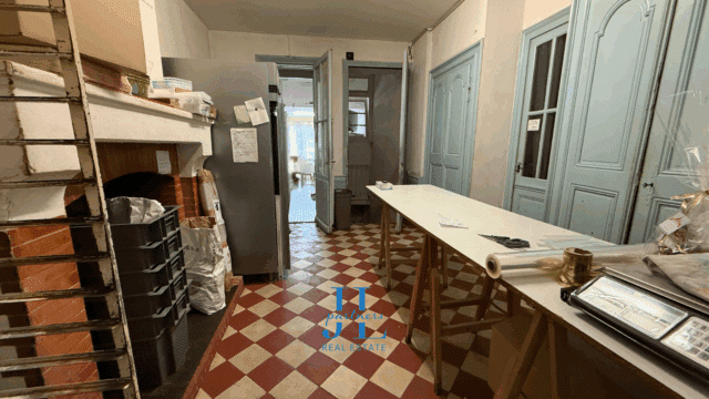 Fonds de commerce Boulangerie-Pâtisserie 318m2 + 94m2 logement Coutras