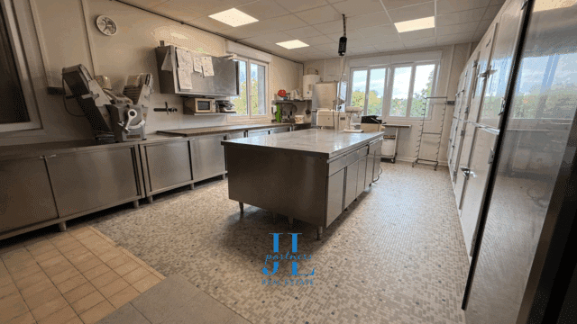 Fonds de commerce Boulangerie-Pâtisserie 318m2 + 94m2 logement Coutras