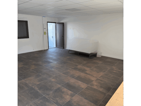 Local commercial 50m2 à vendre Léognan Centre