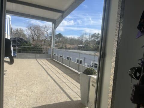 Local professionnel – 81 m² – Parempuyre