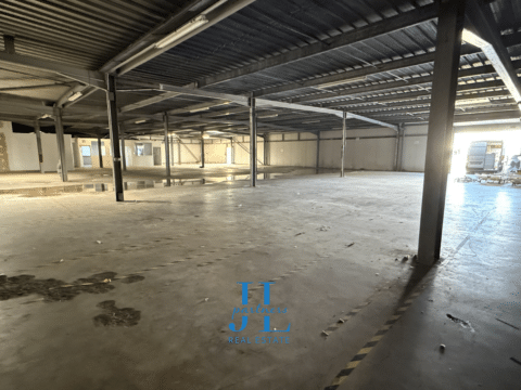 À LOUER – Entrepôt 1 200 m² dont 200 m² de bureaux – Bordeaux-Lac – Quai de déchargement – Emplacement stratégique