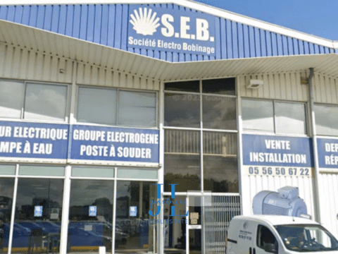 À LOUER – Local d’activité 500 m² – Entrepôt + bureaux – Bordeaux-Lac – Proximité Boulevard Alfred Daney, visibilité RP.