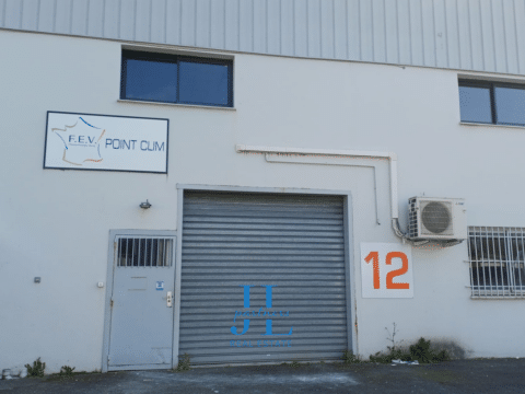 À LOUER – Local d’activité 140 m² – Entrepôt + bureaux – Proximité rocade – Parking