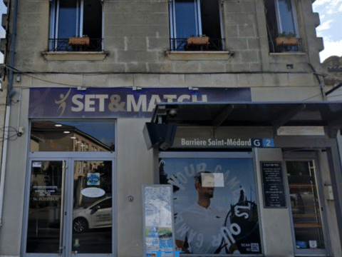 À LOUER – Local commercial / bureaux / showroom 90 m² R+1 – Bordeaux – Avenue Charles de Gaulle – Vitrine – Accès indépendant