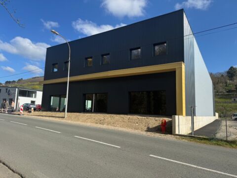 À VENDRE – LOCAUX D’ACTIVITÉ AVEC SHOWROOM ET BUREAUX – TARARE (69)