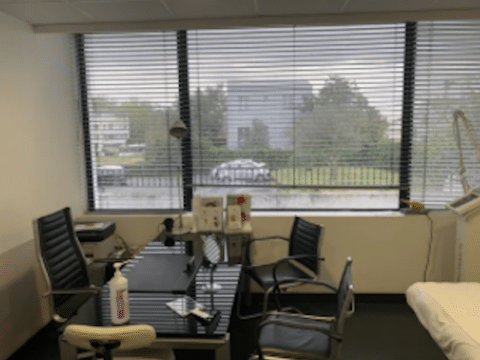  À LOUER – LOCAL COMMERCIAL / MÉDICAL D’ENVIRON 600 M² – BORDEAUX CAUDÉRAN