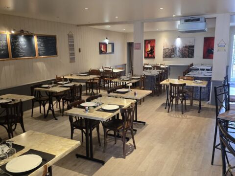 À VENDRE – RESTAURANT + MURS COMMERCIAUX + LOGEMENT – Saint-Antoine-de-Breuilh (24)