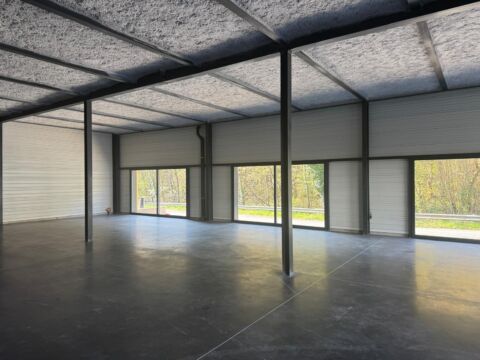 À LOUER – LOCAUX D’ACTIVITÉ AVEC SHOWROOM ET BUREAUX – TARARE (69)