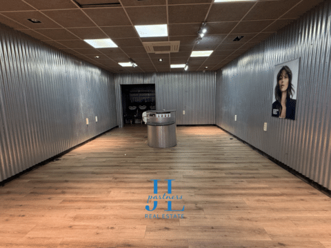 À LOUER – Local commercial 55 m² – Centre commercial – Villenave-d&rsquo;Ornon – Belle vitrine