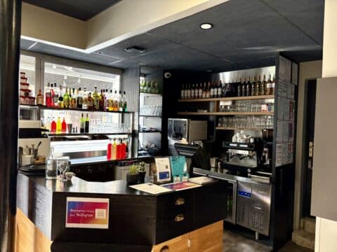 À VENDRE – RESTAURANT FRANCHISÉ EN EXCELLENT ÉTAT