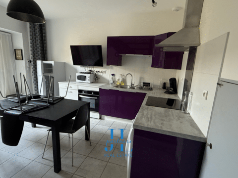 Maison de ville en pierre avec cour privative à vendre – Centre-ville de La Réole