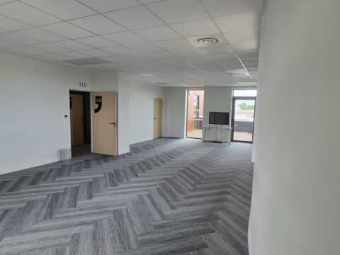 Bureau neuf Bruges accès rocade