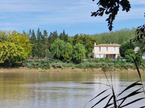 Château rénovée avec vue sur la Dordogne — centre de Libourne à pied