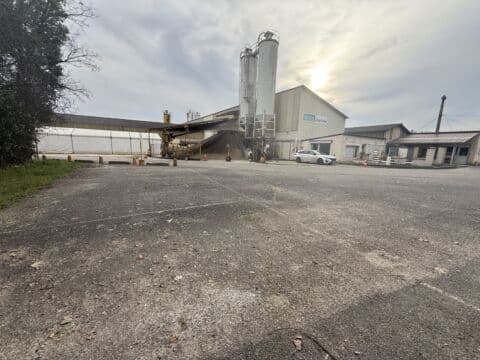 À VENDRE – ENSEMBLE INDUSTRIEL À FORT POTENTIEL SUR 3,2 HECTARES À TONNEINS (47)