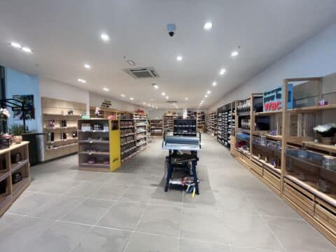 À LOUER – LOCAL COMMERCIAL DE 180 M² – GALERIE MARCHANDE LECLERC – LE PIAN-MÉDOC