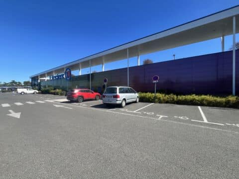 À LOUER – LOCAL COMMERCIAL DE 196 M² – GALERIE MARCHANDE LECLERC – LE PIAN-MÉDOC