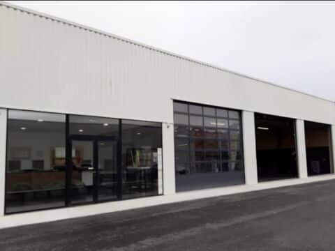 À LOUER – LOCAL D’ACTIVITÉ DE 480 M² – LA TESTE-DE-BUCH – PROXIMITÉ LECLERC