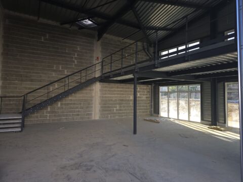 À VENDRE – LOCAL D’ACTIVITÉ DE 305,04 M² – CARBON-BLANC