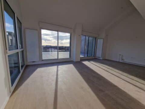 Grand T4 duplex au 6ᵉ étage avec terrasse de 42 m², ascenseur et parking